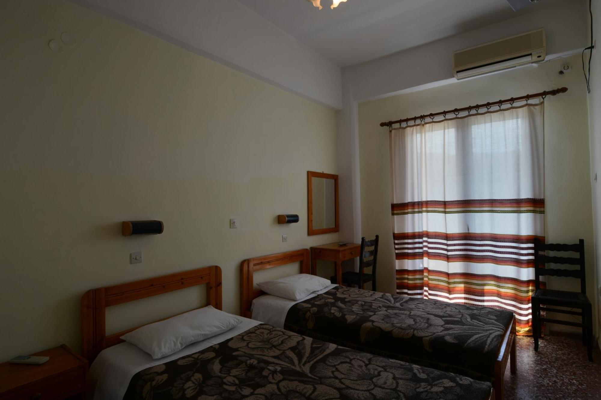 גאווריון Galaxy Hotel חדר תמונה